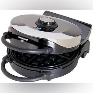 VillaWare V3200 Stainless Steel Classic Belgian Waffler - Round - NWT